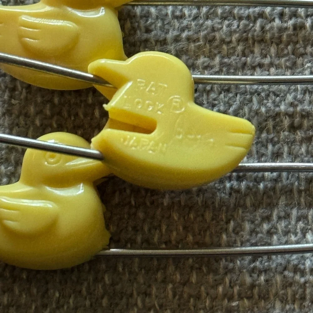 Vintage baby diaper babies Yellow Duck Safety‎ Pins for Kids